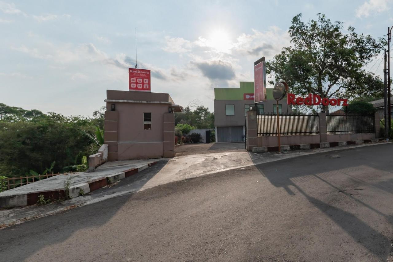 RedDoorz Syariah near RS Hermina Sukabumi Bagian luar foto