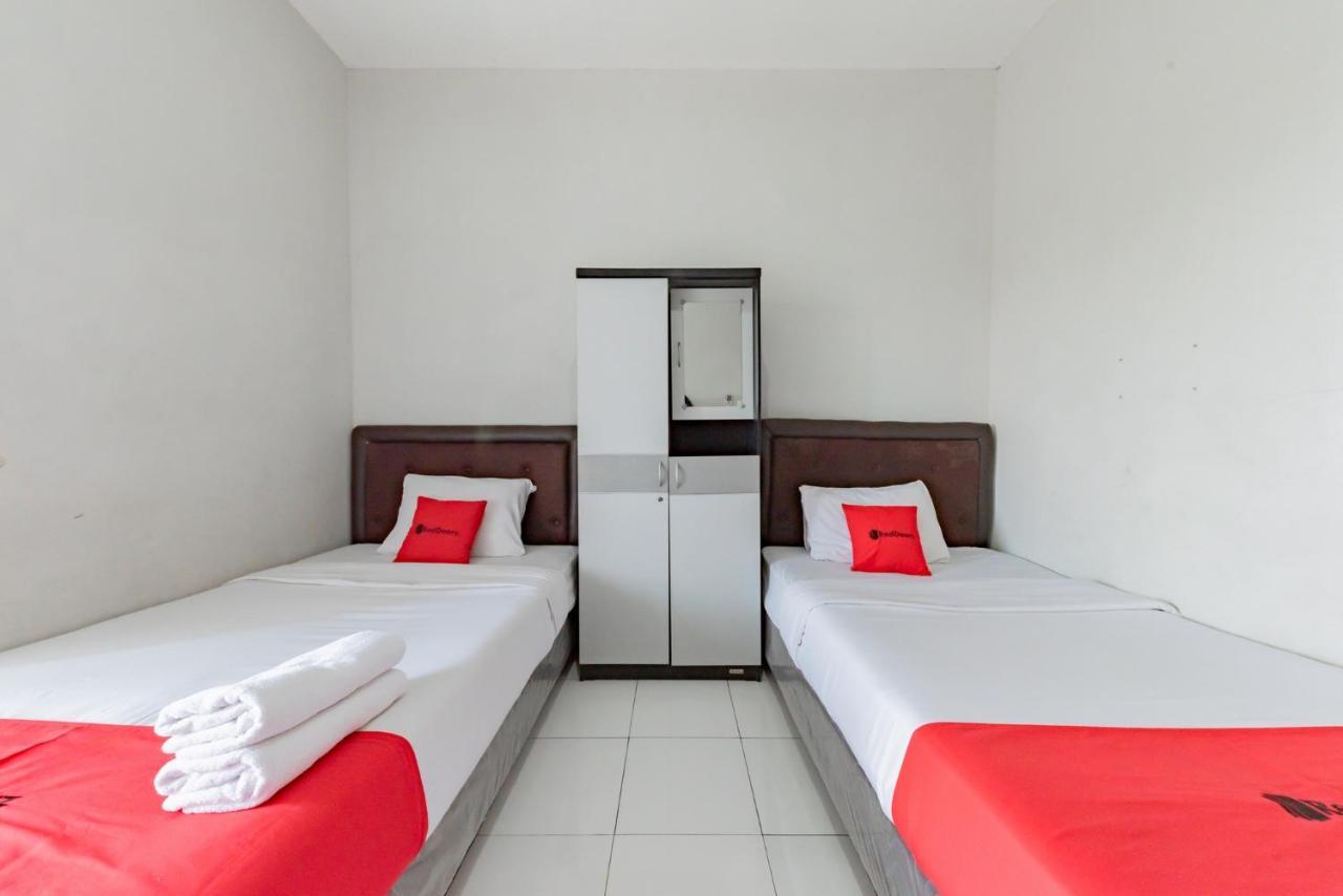 RedDoorz Syariah near RS Hermina Sukabumi Bagian luar foto