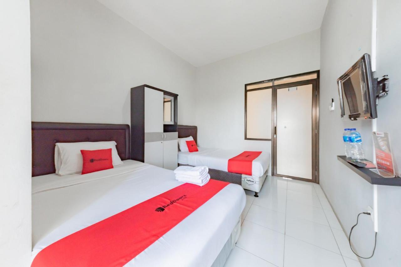 RedDoorz Syariah near RS Hermina Sukabumi Bagian luar foto